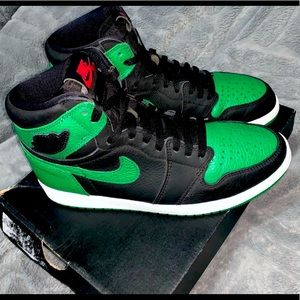 SOLD**Sz8 Jordan 1 Pine Green Mids USED-**SOLD